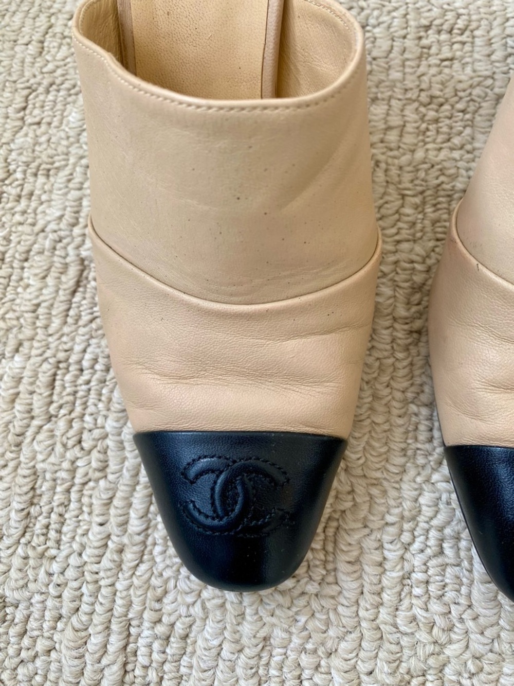 CHANEL Two-Tone Beige and Black Cap-Toe Mule Heels - size 7 1/2 - Picture 10 of 12
